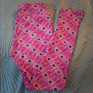 Lularoe OS leggings.